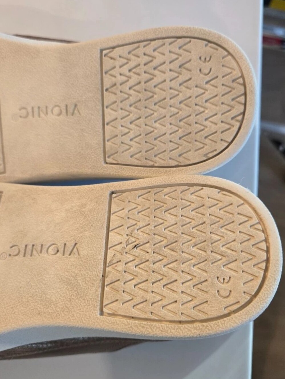 Like New-Vionic Women Zinah Slip-on Sneaker Brownie Leather Sz 7.5 H7721L1200 - Picture 6 of 6
